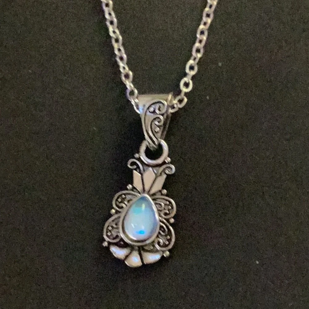 🦋New Gorgeous Stone Pendant Necklace Sparkles & Shines So Much FUN to Wear 🦋 - Picture 2 of 10